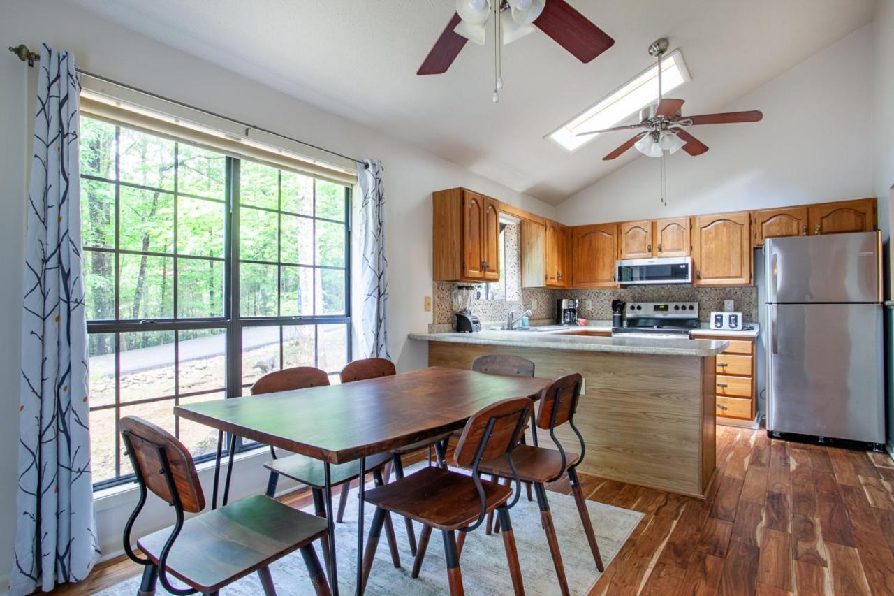 Little Cub Cottage - Mtn Views & Community Pools Gatlinburg Buitenkant foto