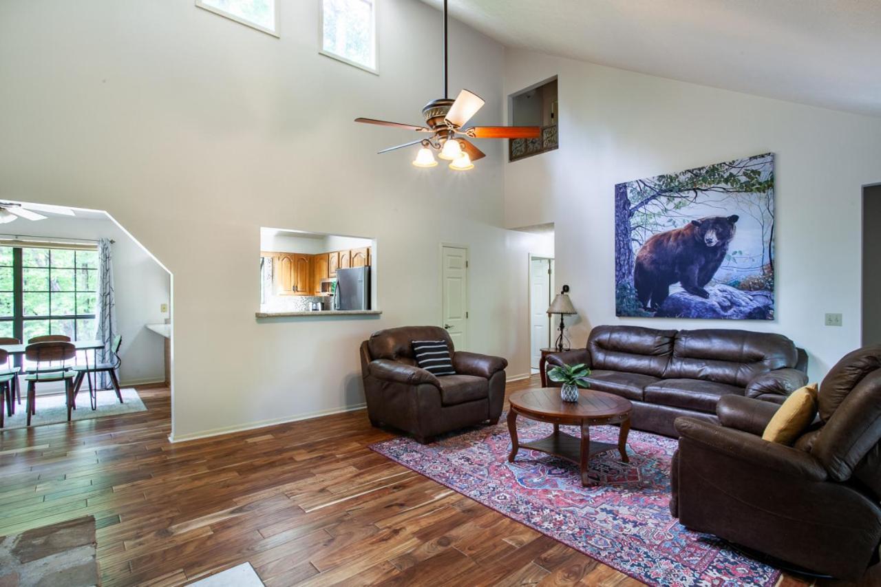 Little Cub Cottage - Mtn Views & Community Pools Gatlinburg Buitenkant foto