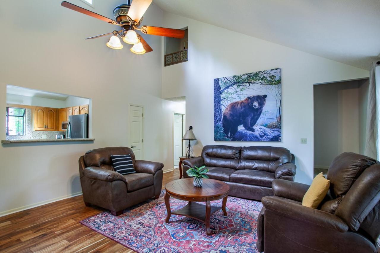 Little Cub Cottage - Mtn Views & Community Pools Gatlinburg Buitenkant foto