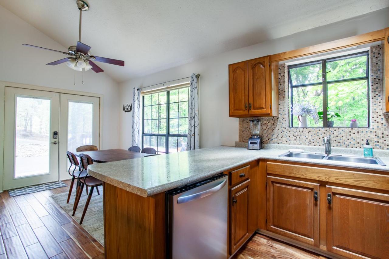 Little Cub Cottage - Mtn Views & Community Pools Gatlinburg Buitenkant foto