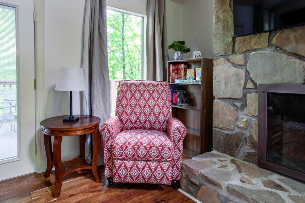 Little Cub Cottage - Mtn Views & Community Pools Gatlinburg Buitenkant foto