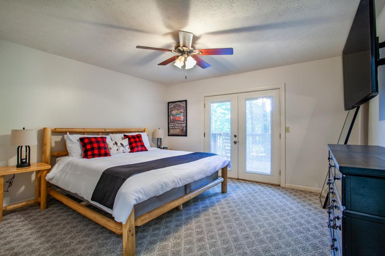 Little Cub Cottage - Mtn Views & Community Pools Gatlinburg Buitenkant foto