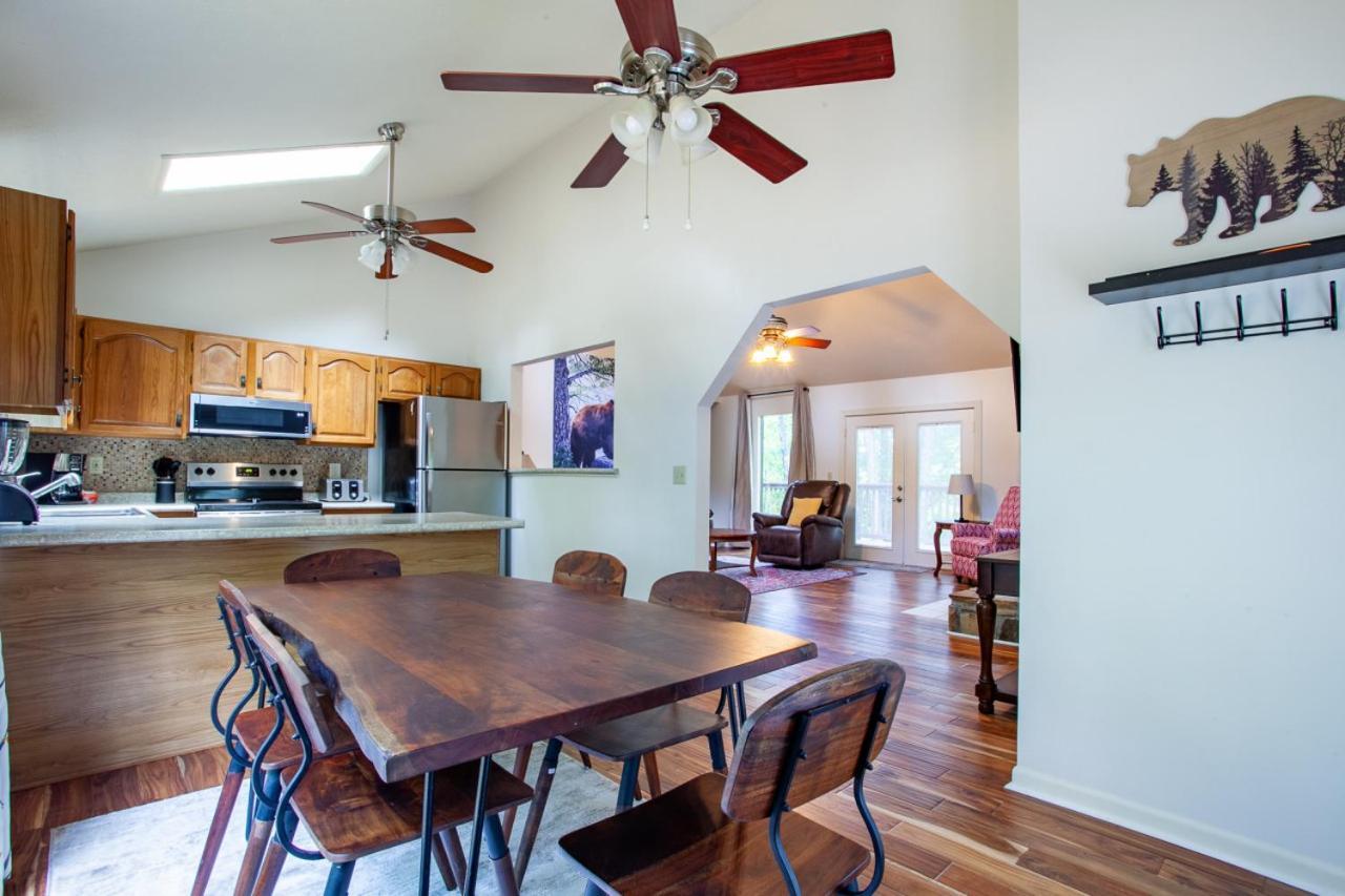 Little Cub Cottage - Mtn Views & Community Pools Gatlinburg Buitenkant foto