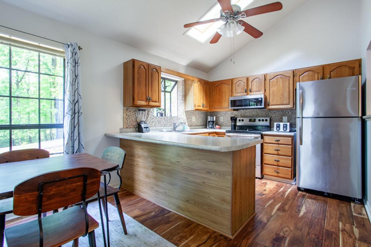 Little Cub Cottage - Mtn Views & Community Pools Gatlinburg Buitenkant foto
