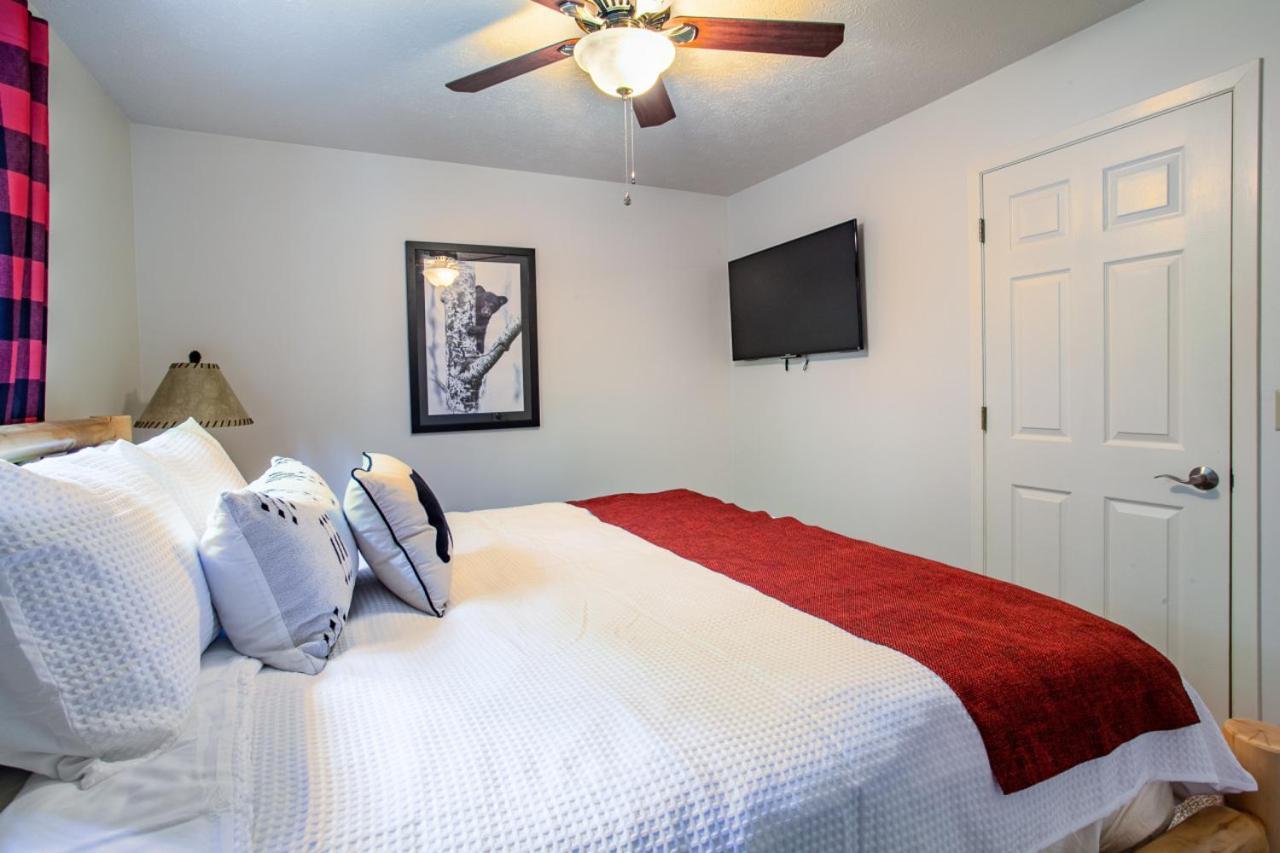 Little Cub Cottage - Mtn Views & Community Pools Gatlinburg Buitenkant foto